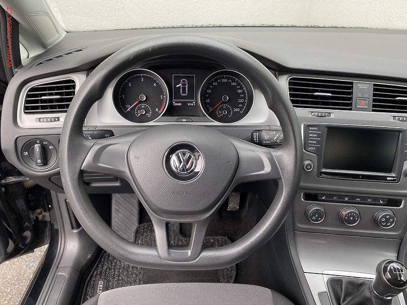 Volkswagen Golf (2015) 1.6 TDi, Trendline, navi - fotka 11 z 18