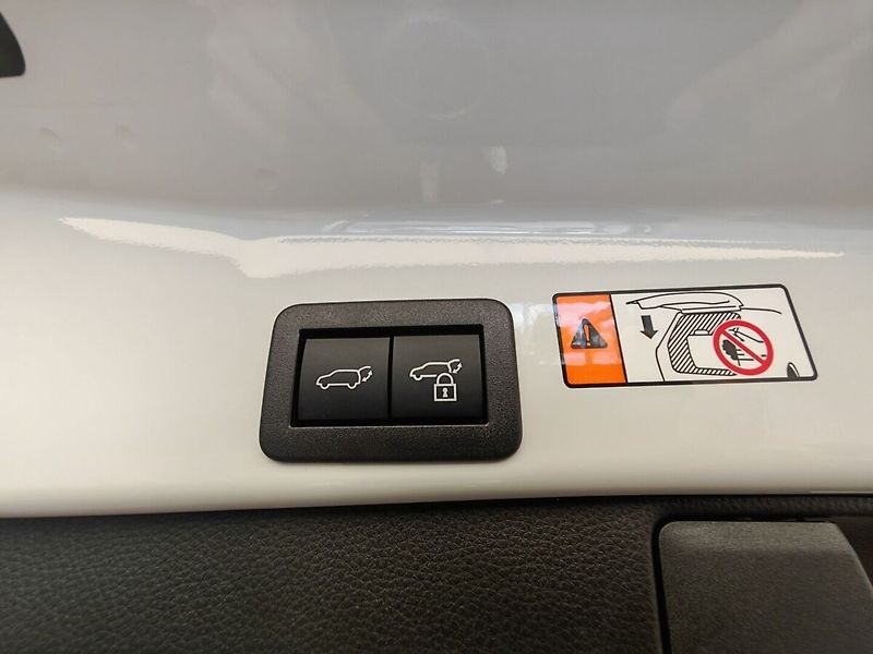 Toyota RAV4 2.5 Hybrid GR Sport 4WD e-CVT - fotka 11 z 47