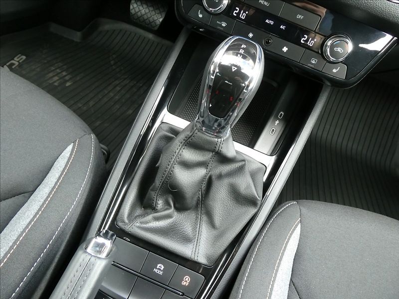 Škoda Scala 1,0 TSi DSG 1.maj,TOP SELECTIO - fotka 31 z 45