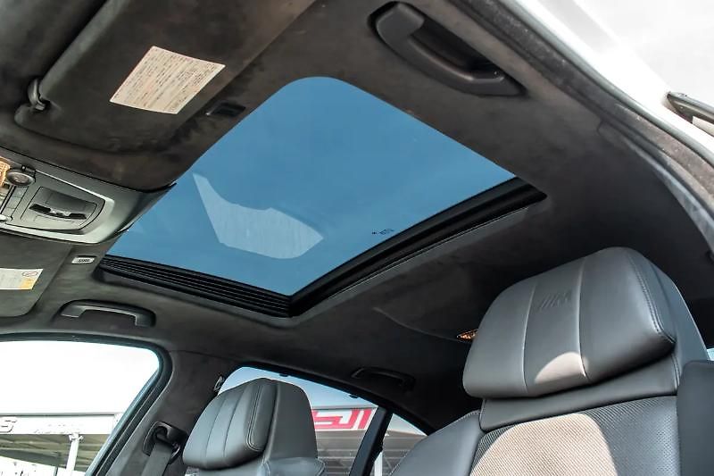 BMW M5 (2012) M5 4.4 V8 Twin-Turbo - fotka 13 z 14