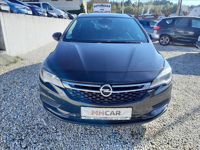 Opel Astra 1,6 CDTi 81kW - fotka 2 z 49