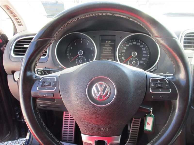 Volkswagen Golf 1,4 TSI,digiklima,servis,tažné - fotka 19 z 36