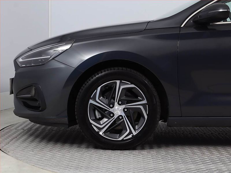 Hyundai i30 (2023) Smart 1.0 T-GDI - fotka 13 z 16