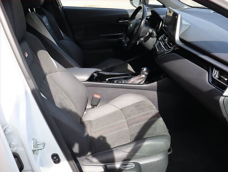 Toyota C-HR (2022) GR Sport 2.0 Hybrid - fotka 9 z 26