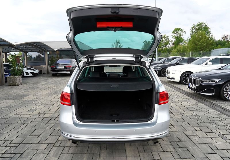 Volkswagen Passat 2.0 TDI 4Motion DSG/16Al./170P - fotka 11 z 38