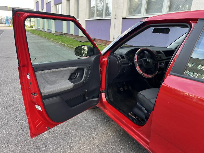 Škoda Fabia 1,2 HTP + pneu zima - fotka 8 z 26