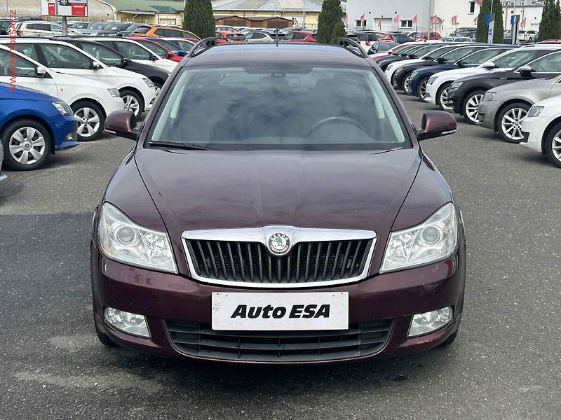 Škoda Octavia (2012) 1.6 TDi, 2.maj,ČR, servis - fotka 2 z 19