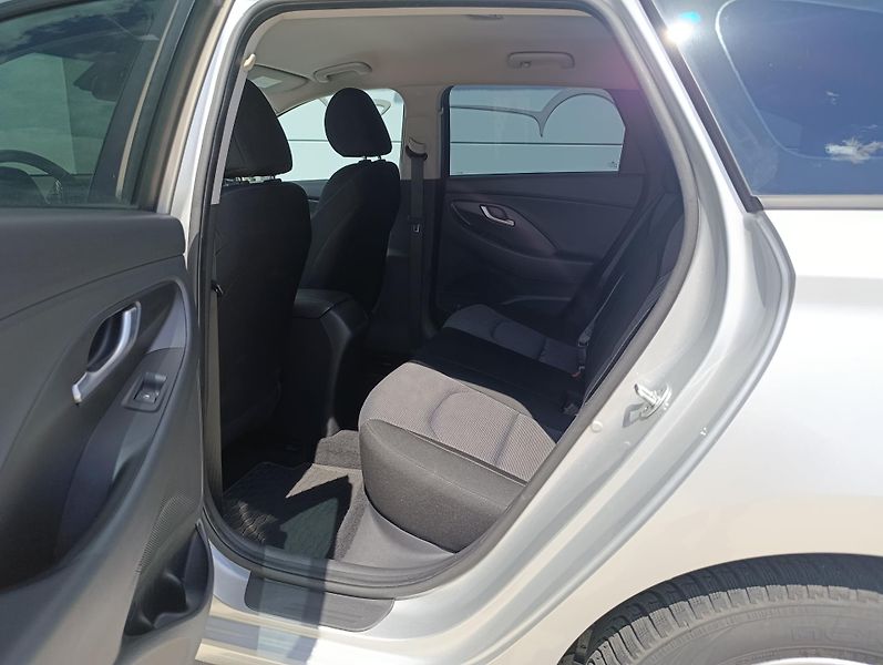 Hyundai i30 1.6CRDI 81kW ČR 1.MAJ DPH - fotka 13 z 32