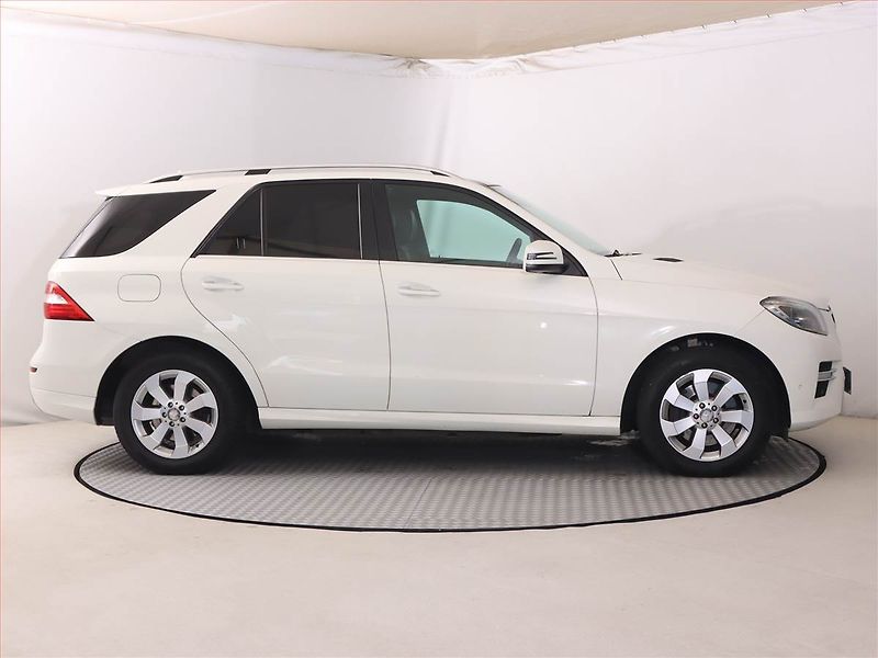 Mercedes-Benz Třídy M (2013) ML 350 BlueTEC, 4X4, Automat - fotka 6 z 19