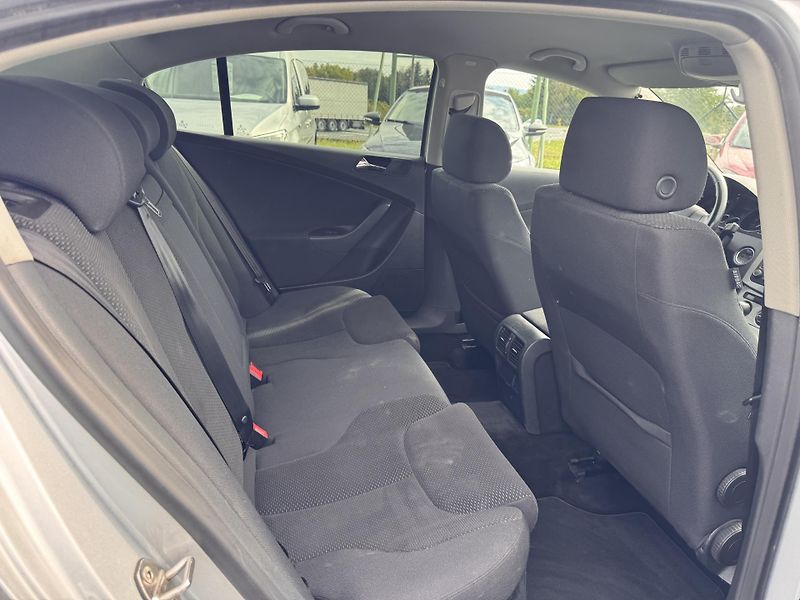 Volkswagen Passat B6 2.0 TDI,103 kW, 187 tis km, - fotka 19 z 21