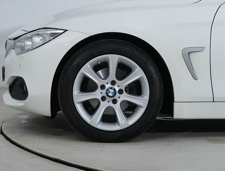 BMW Řada 4 (2015) 420i, Automat, Serv.kniha - fotka 15 z 21