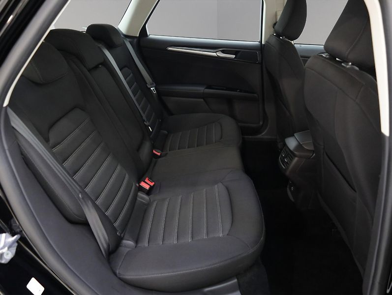 Ford Mondeo (2020) AT8, park. kamera, servis, zár - fotka 16 z 19