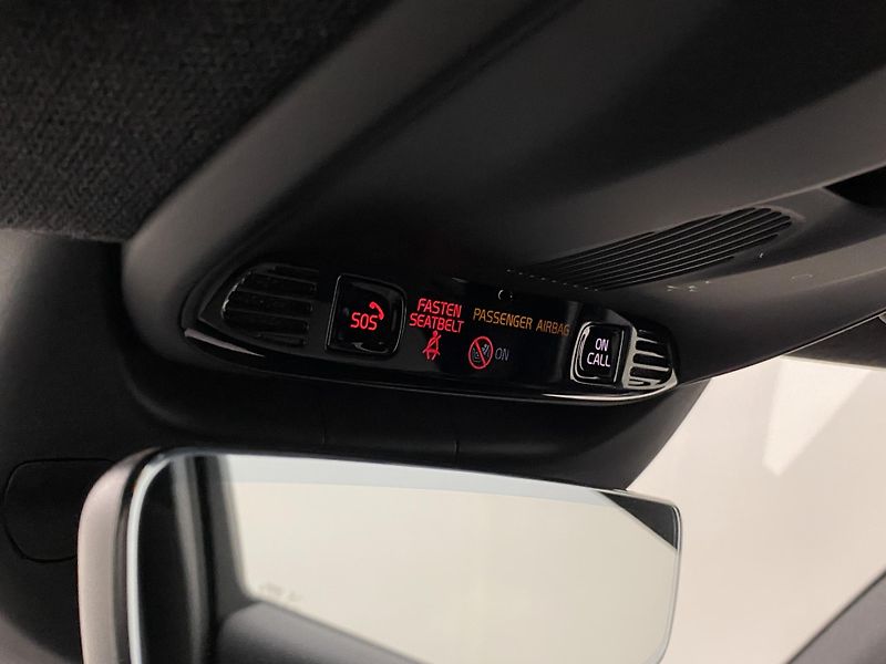 Volvo XC40 T2 MOMENTUM REZERVACE - fotka 28 z 44