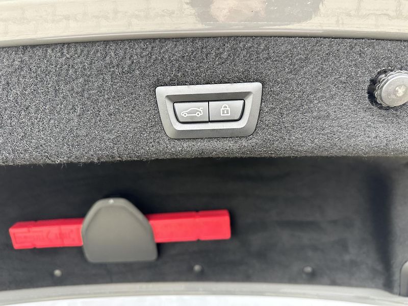 BMW Řada 7 (2019) BMW 745Le xDrive LONG aut. ser - fotka 32 z 57