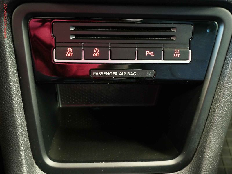 Volkswagen Sharan (2014) 2.0 TDI, AC, výhřev sed. - fotka 20 z 22