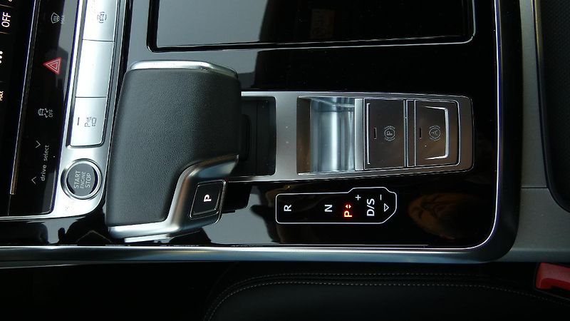 Audi Q8 55 TFSI quattro tiptronic - fotka 19 z 26