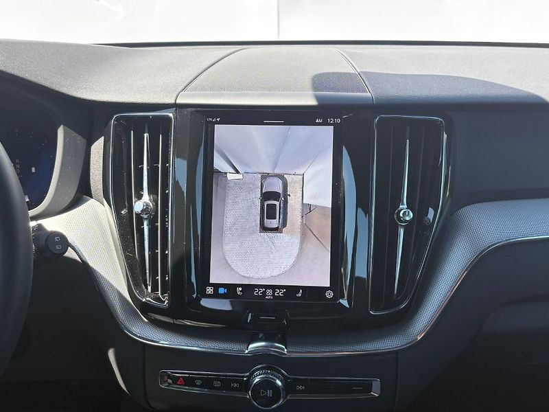 Volvo XC60 Plus Dark B5 AWD 184kW - fotka 15 z 26