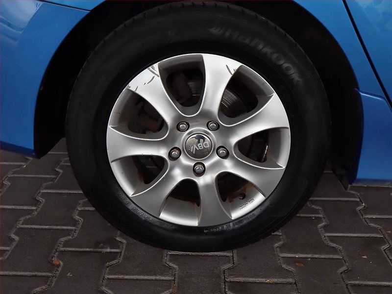 Hyundai i30 (2010) 1.6 MPI, Automat, Serv.kniha - fotka 15 z 18
