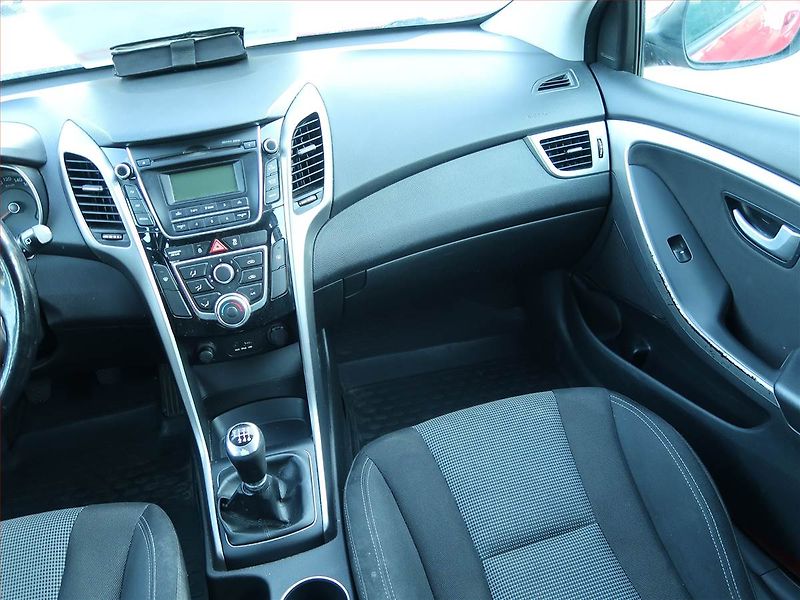 Hyundai i30 (2014) 1.6 MPI, Serv.kniha, Tempomat - fotka 8 z 14