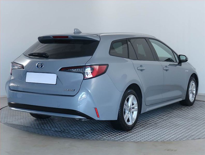 Toyota Corolla (2021) 1.8 Hybrid - fotka 5 z 20