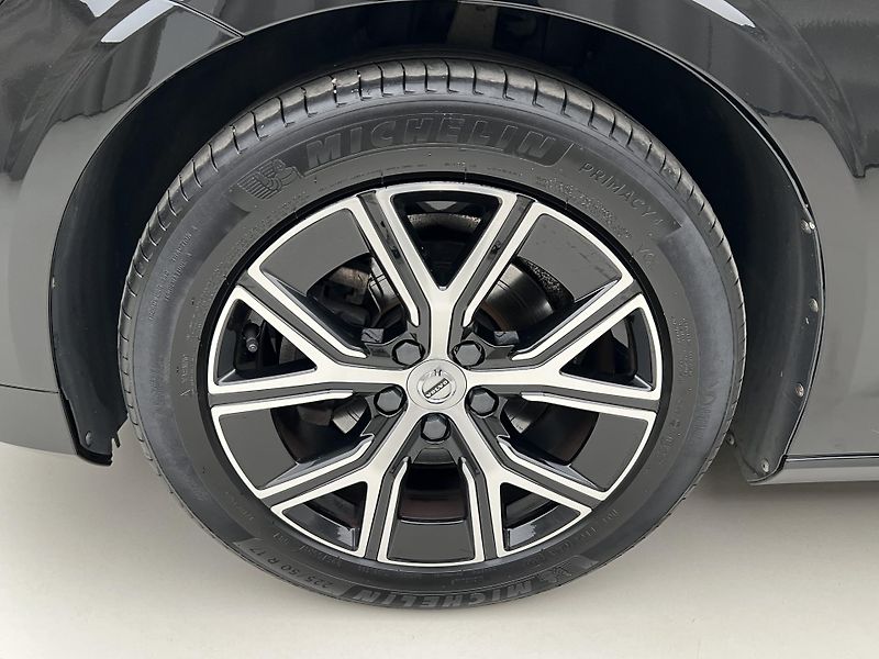Volvo V60 B4 CORE AUT 1.maj. - fotka 16 z 41