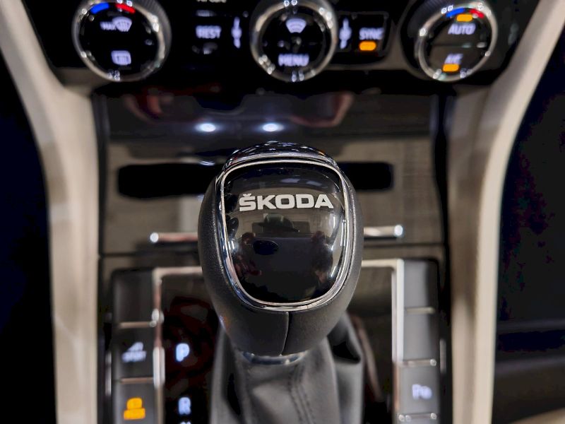 Škoda Superb (2024) iV 1.4 TSI 160 kW DSG L&K - fotka 17 z 29