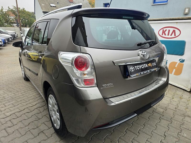 Toyota Verso 1.8-2+3SEDAD.NÍZKÉ KM-TOP STAV - fotka 12 z 27
