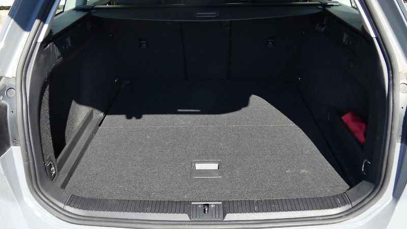 Volkswagen Passat 2.0 TDI 147kW BMT 4MOT DSG Ele - fotka 20 z 24
