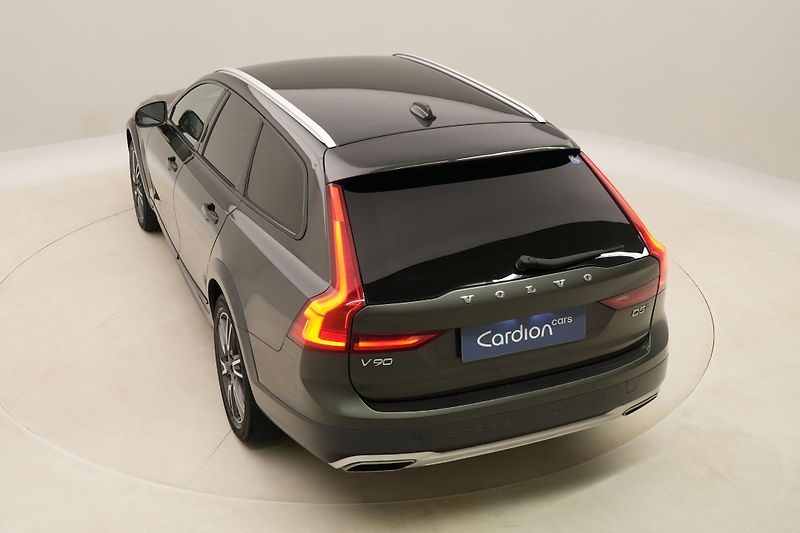 Volvo V90 CC D5 AWD MOMENTUM AUT CZ - fotka 17 z 44