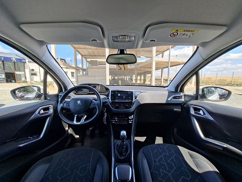 Peugeot 2008 1,2 PT 130k M6 2.MAJ - fotka 2 z 23
