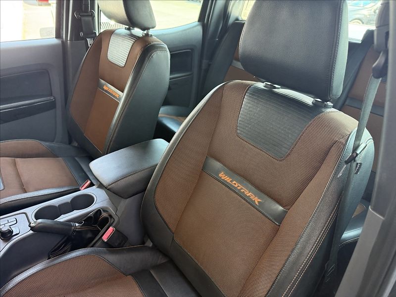 Ford Ranger 3,2 Wildtrak,manuál,po servisu - fotka 10 z 36