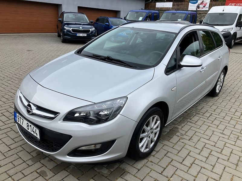 Opel Astra (2015) 1.4T 103kW LPG SPORTS TOURER - fotka 12 z 27