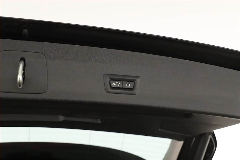 BMW X1 (2019) xDrive18d, ALU, KLIMA, ČR, 4X4 - fotka 18 z 18
