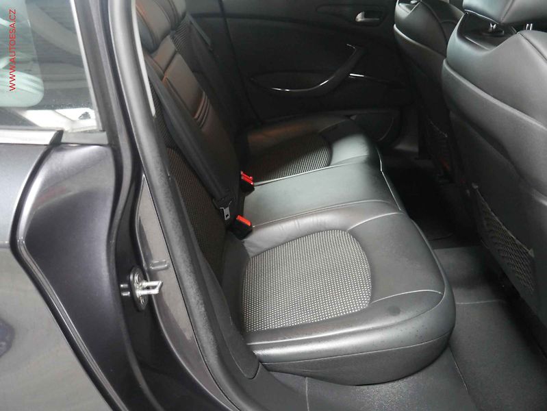 Citroën C5 (2012) 2.0 HDi, Exclusive - fotka 11 z 21