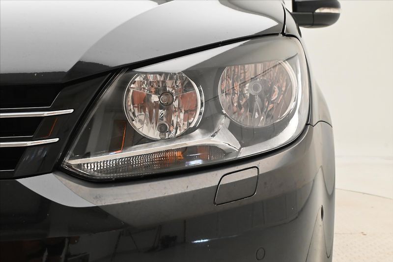 Volkswagen Touran 2,0 TDI 103kW DSG 7 míst Nová - fotka 29 z 31