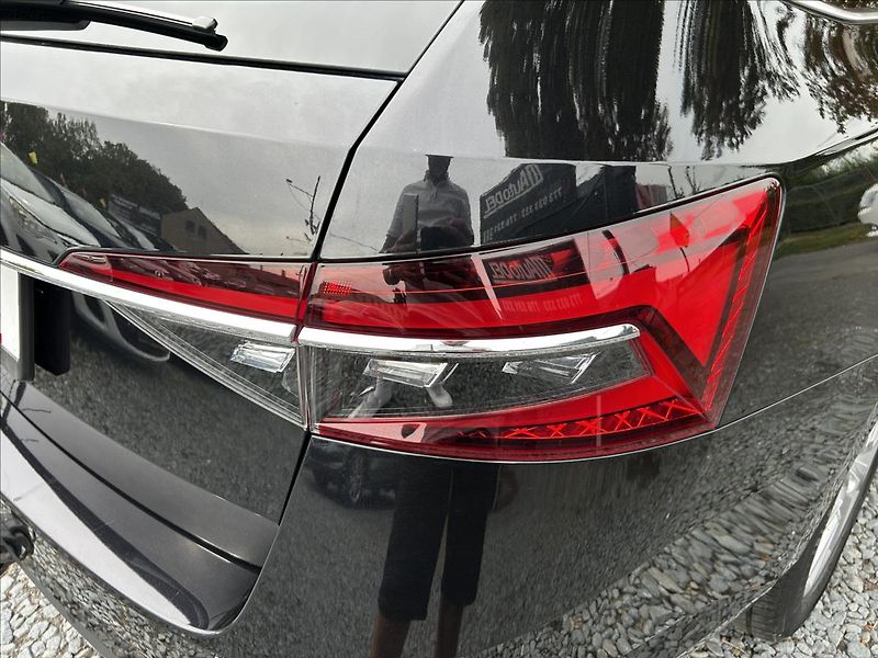 Škoda Superb 2,0 TDi DPH  360° Travel Asist - fotka 42 z 50
