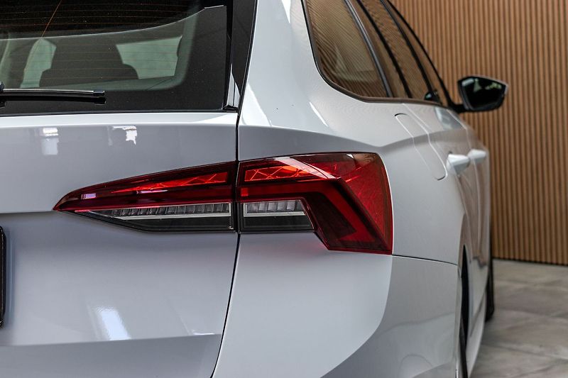 Škoda Octavia 2.0TDI DSG*ACC*MIRROR-LINK*DPH - fotka 32 z 35