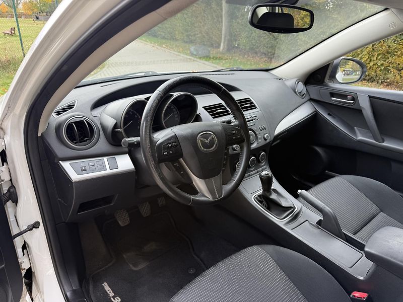 Mazda 3 1.6 MIRAI - fotka 26 z 31