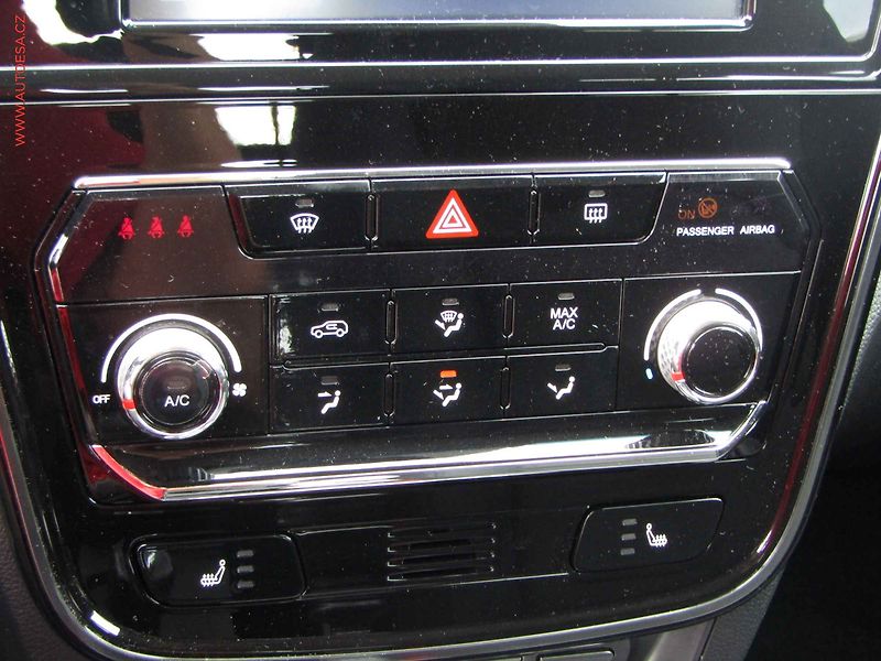 SsangYong Tivoli (2022) 1.5 T-GDi, ČR, AC, výhřev sed - fotka 14 z 22