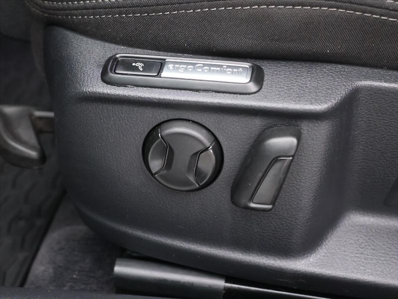 Volkswagen Passat 2,0 TDI 110kW Comfortline Navi - fotka 16 z 31