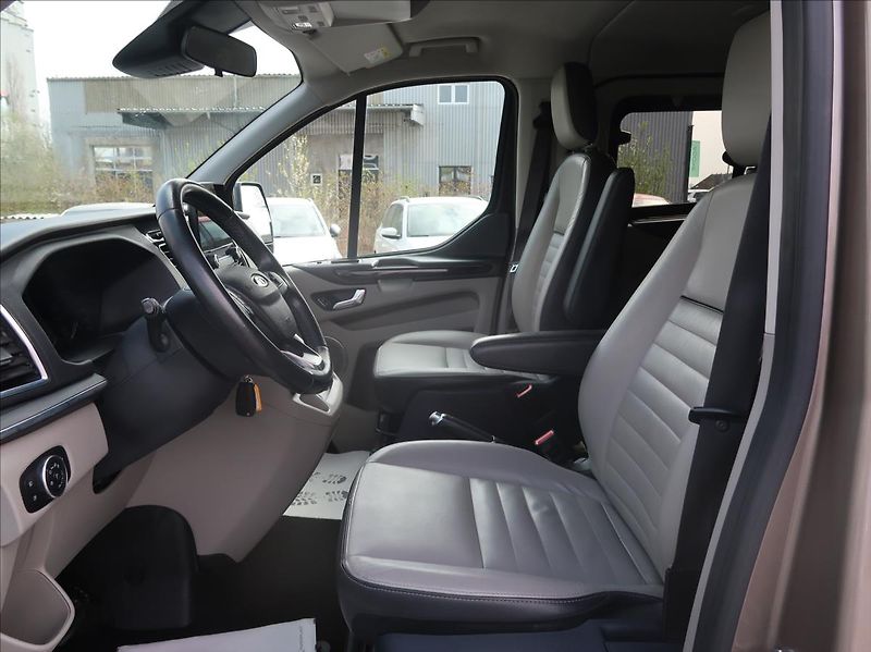 Ford Tourneo Custom 2,0 EcoBlue,96kW,8míst,automat - fotka 13 z 29