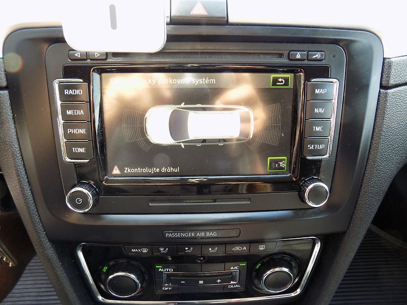 Škoda Superb 1,6 TDI 77 KW NAVI, TEMP - fotka 26 z 34