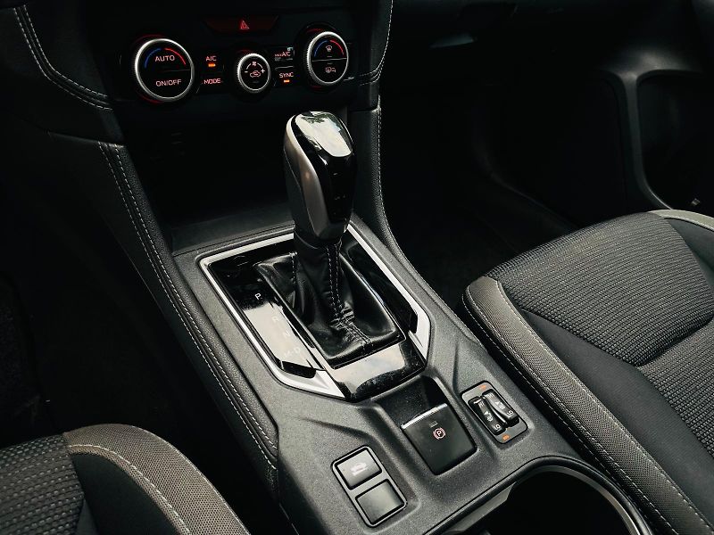 Subaru Impreza 2.0 4x4 AUT EXCLUSIVE SERVISKA - fotka 39 z 47