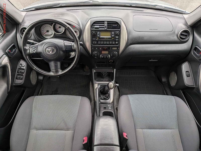 Toyota RAV4 (2004) 2.0 VVT-i 4WD, ČR, AC, TZ - fotka 8 z 15