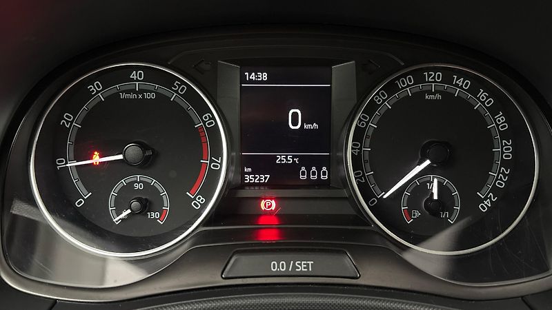 Škoda Fabia 1.0 TSI Ambition Combi - fotka 10 z 24