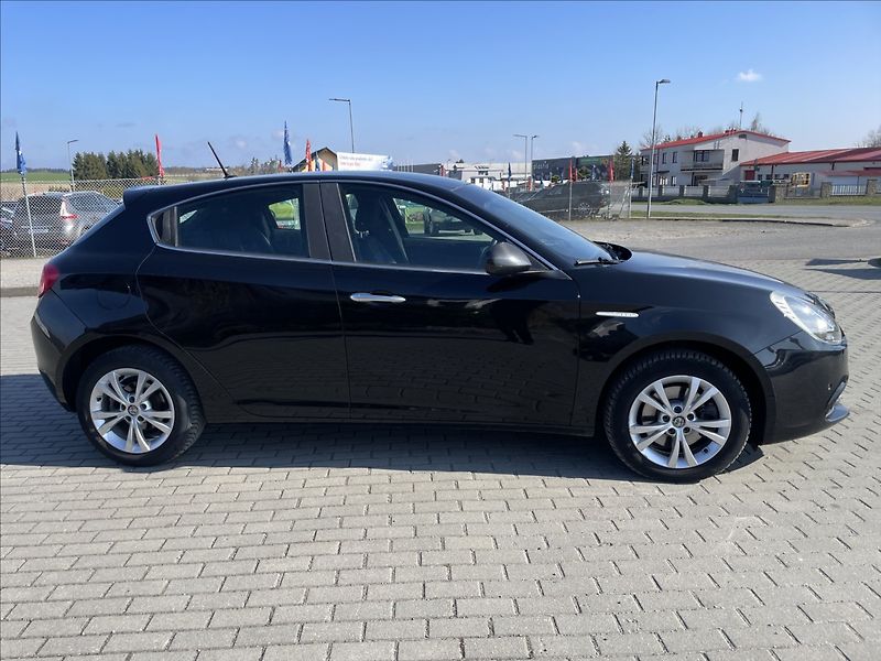 Alfa Romeo Giulietta 1,4 i 16V T 110KW XENON odp.DP - fotka 5 z 37