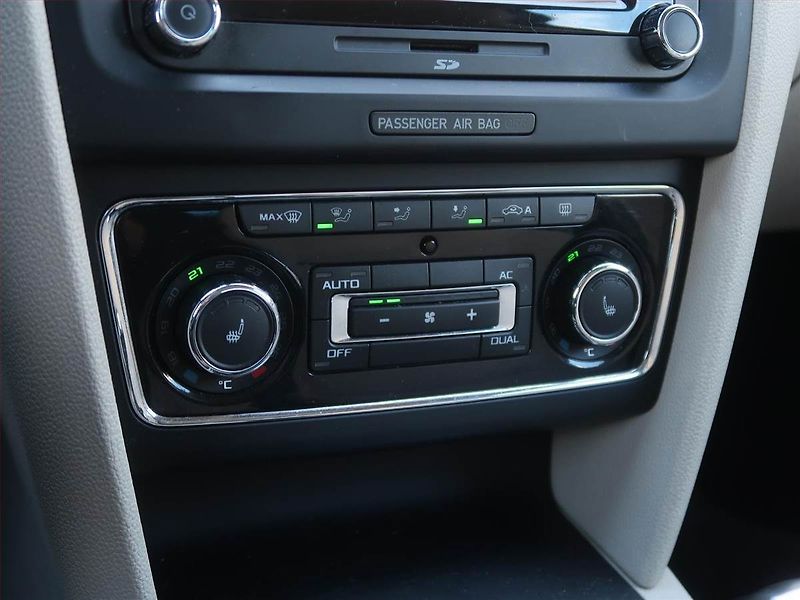 Škoda Superb (2012) Elegance 2.0 TDI, Automat - fotka 14 z 16