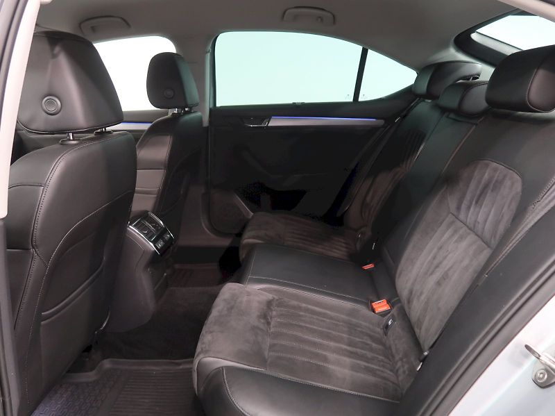 Škoda Superb (2019) STYLE 2.0TDI 140KW 4x4 DSG WEB - fotka 17 z 42