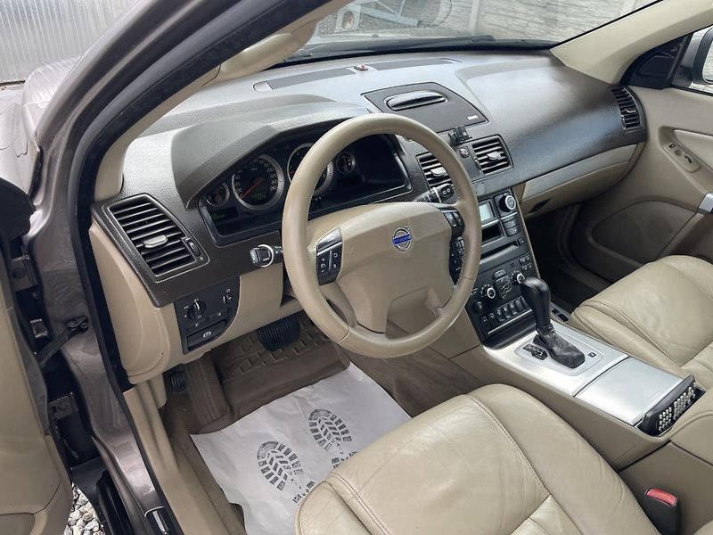 Volvo XC90 2.5TDi D5 200PS AWD R-DESIGN!! - fotka 171 z 180