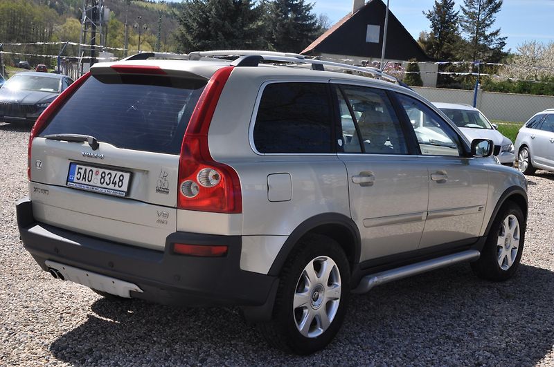 Volvo XC90 4.4i V8 232kW 4x4 A/T - fotka 3 z 19